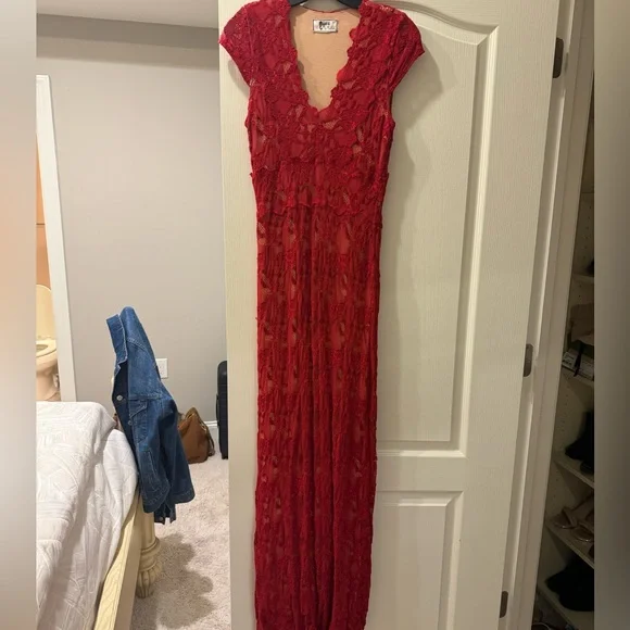 Nightcap by Carisa Rene Lace Gown - Picture 4 of 8